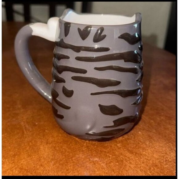 Fox-Shaped Ceramic Mug With Green Scarf - Picture 11 of 16